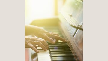 Musical afternoons at Oaklands care home